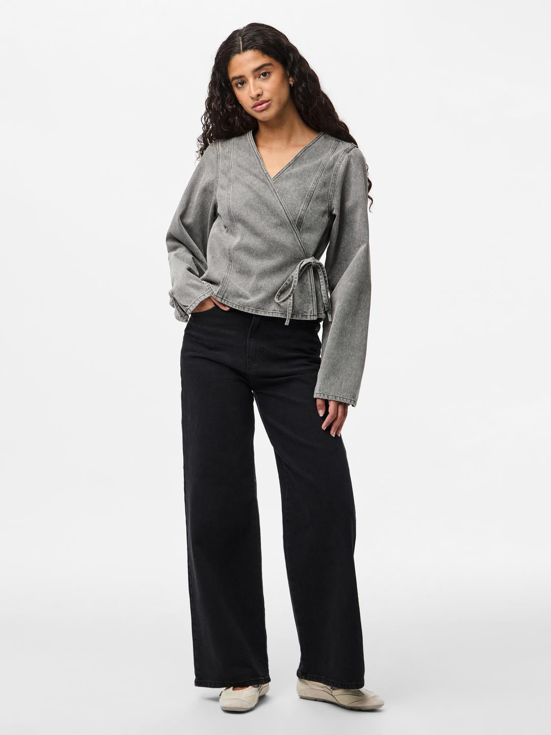 model_shot-front_full